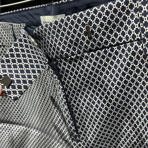 Adrienne Vittadini hip pocket, belt loop zip fly, navy blue pattern shorts - Picture 4 of 10